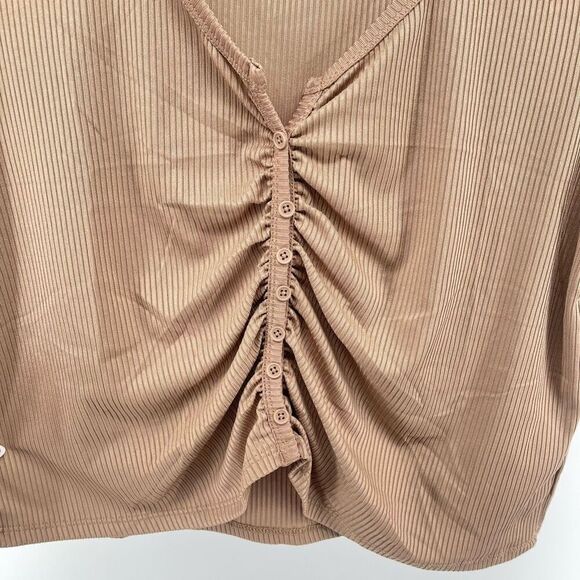 Jolie & Joy Women’s Tan V-Neck Ruched Front Ribbed Cropped Short Sleeve Tee 3X - Picture 4 of 8